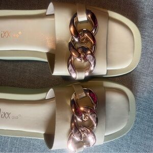 Mixx Shuz Green Sandals with Metallic Gold Chain